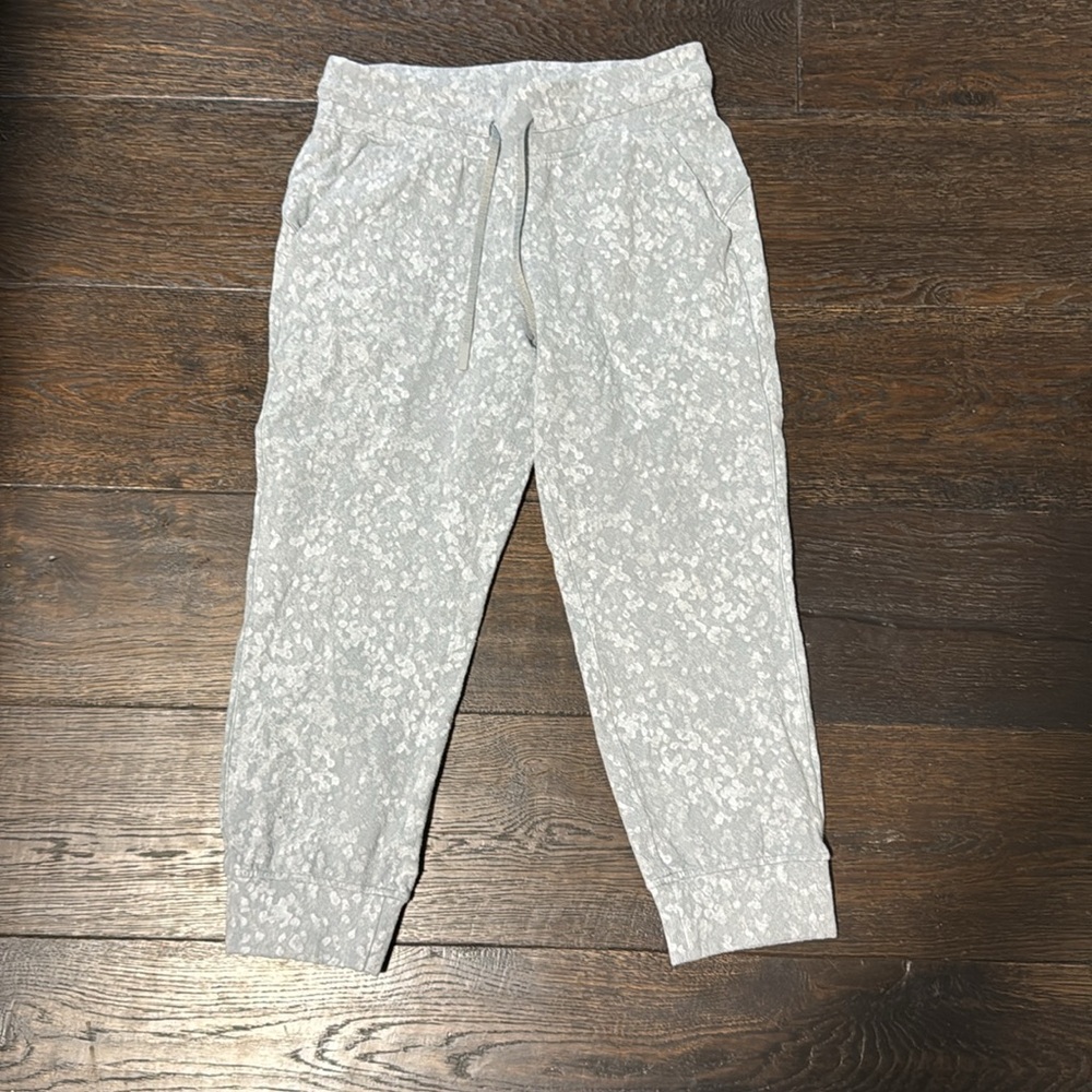 lululemon athletica cropped jogger